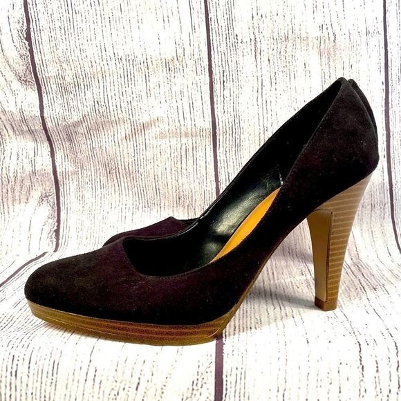 BLACK SUEDE FIONI PUMP SIZE 6.5 w 4” STACKED HEEL - Picture 1 of 5